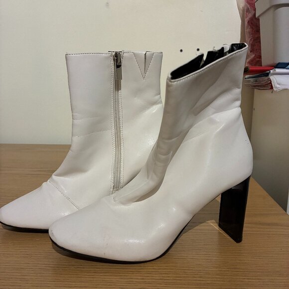 A New Day White Heeled Ankle Boots - Women's 8 - Picture 2 of 9